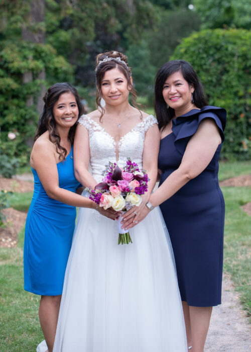 Wedding Photos Filipino. Bride and Bridesmaids with flowers.